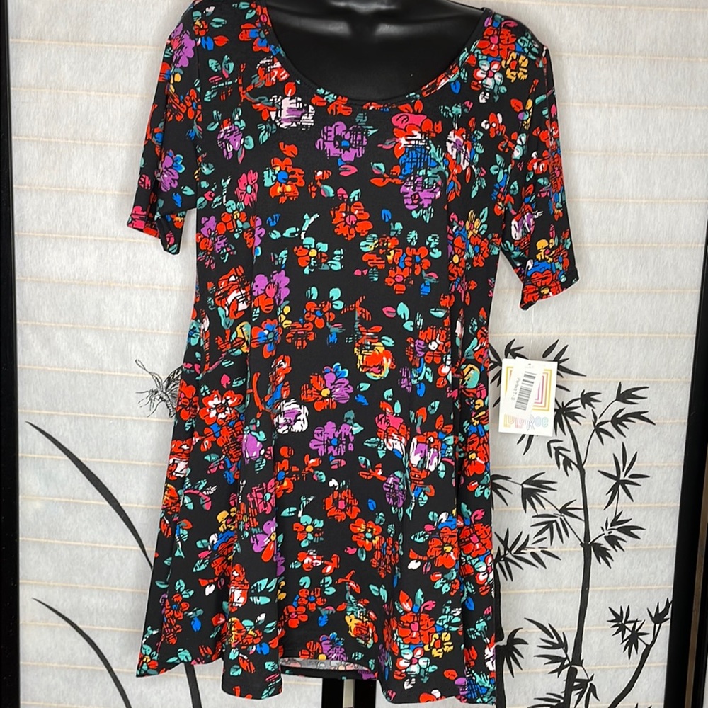 LuLaRoe Perfect tee Sm